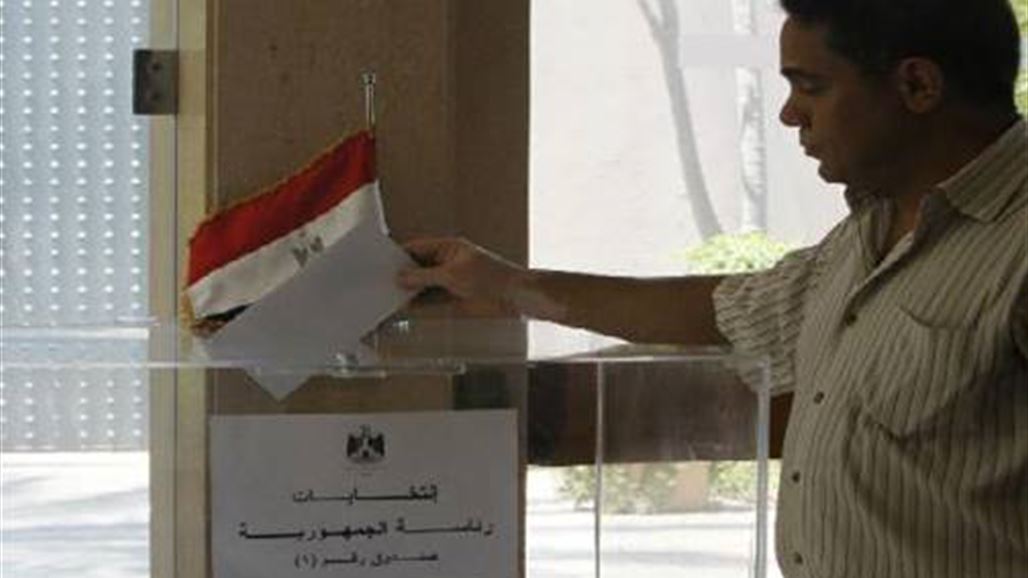 مجهولون يضرمون النار بسكة للحديد ويقطعون احد الطرق لتعطيل الانتخابات بمصر