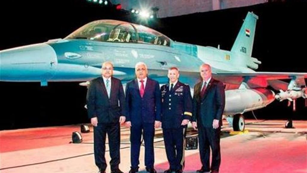 الولايات المتحدة تسلم العراق اول طائرة "اف 16"