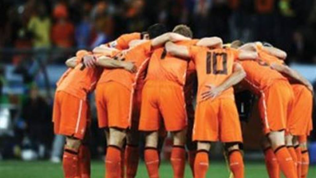 مدرب هولندا يعلن عن تشكيلته الأولية لمواجهة فرنسا وديا
