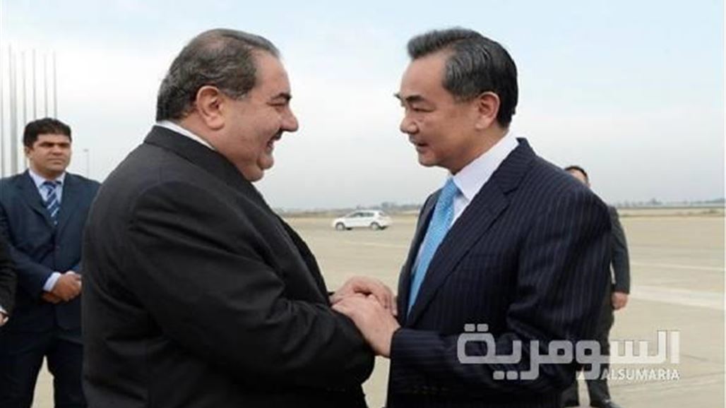 وزير الخارجية الصيني يصل الى بغداد