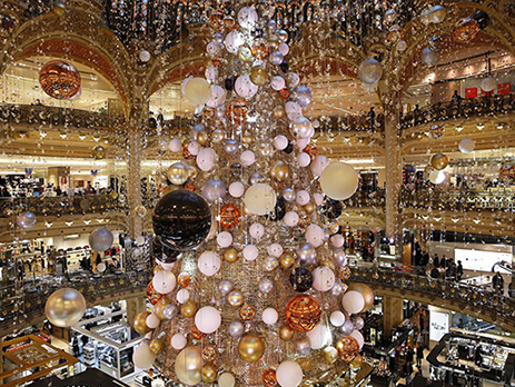 636167809299069920-4-%20galeries-lafayette-christmas-tree-GettyImages-502333836.jpg