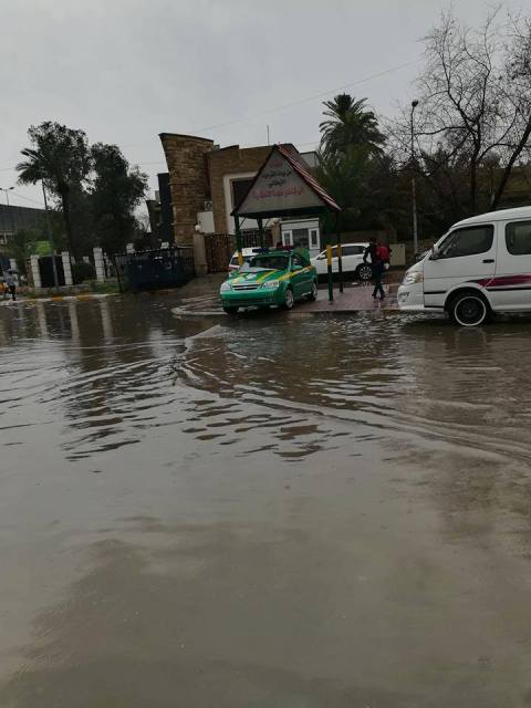 بالصور.. بعض شوارع بغداد بعد "مطرة اليوم"