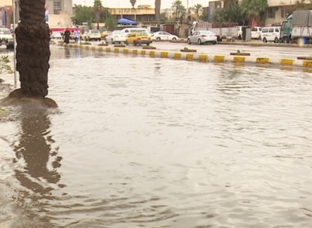 بالصور.. بعض شوارع بغداد بعد "مطرة اليوم"