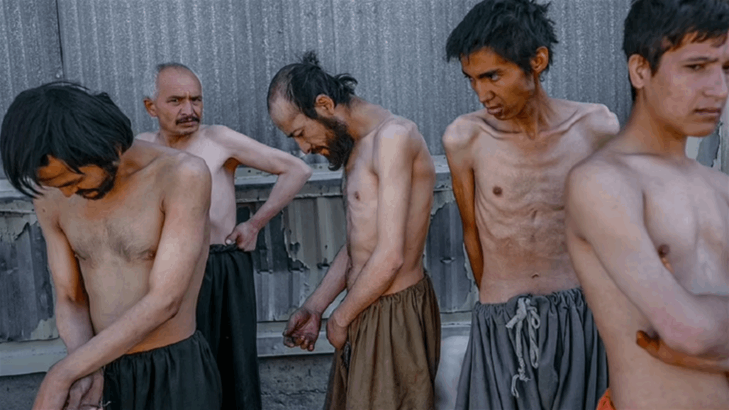 بسبب الجوع!.. مدمنون يقتلون رجلا ويأكلون أحشاءه داخل مستشفى أفغاني (صور)