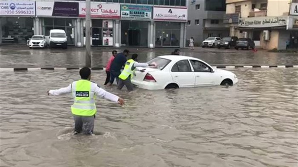 مياه الأمطار تغمر شوارع الامارات (فيديو)