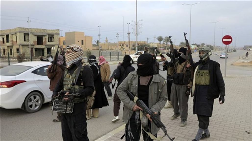 "داعش" ينشر لأول مرة عناصر نسوية لتفتيش النساء النازحات شمال بعقوبة