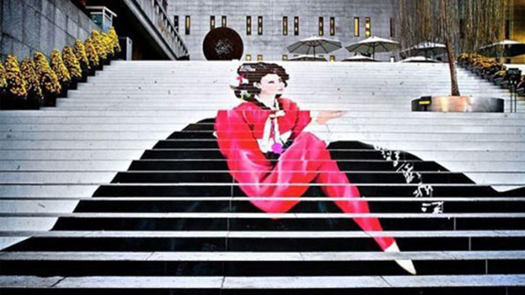 بالصور: الانسان يرسم خطواته الفنية على السلالم...
