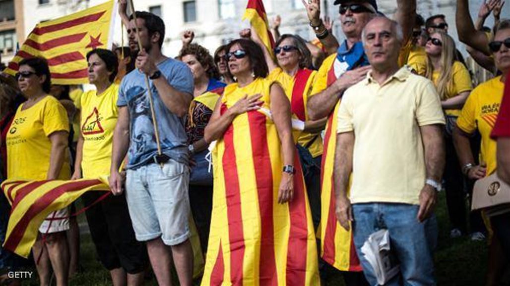 الآلاف من الكتالونيين يطالبون بالانفصال عن إسبانيا
