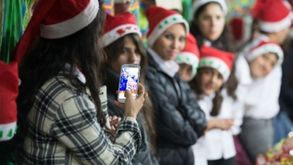 بالصور.. النازحون المسيحيون ينشئون سوقا لبيع مستلزمات أعياد الميلاد في كردستان
