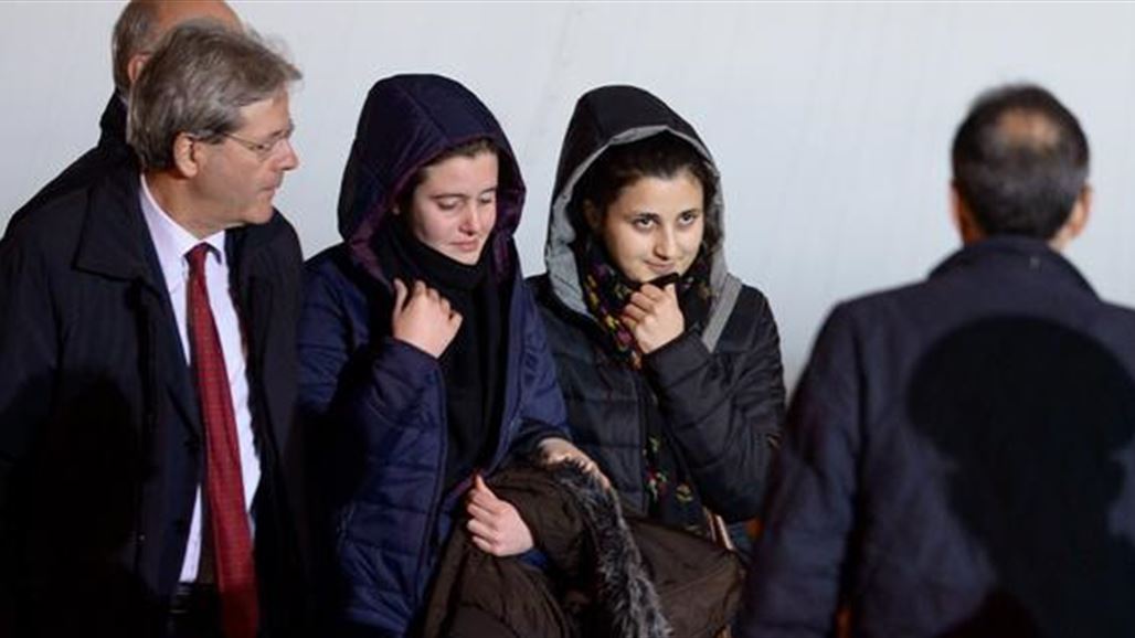 عودة رهينتين إيطاليتين لروما بعد أشهر من خطفهما في سوريا