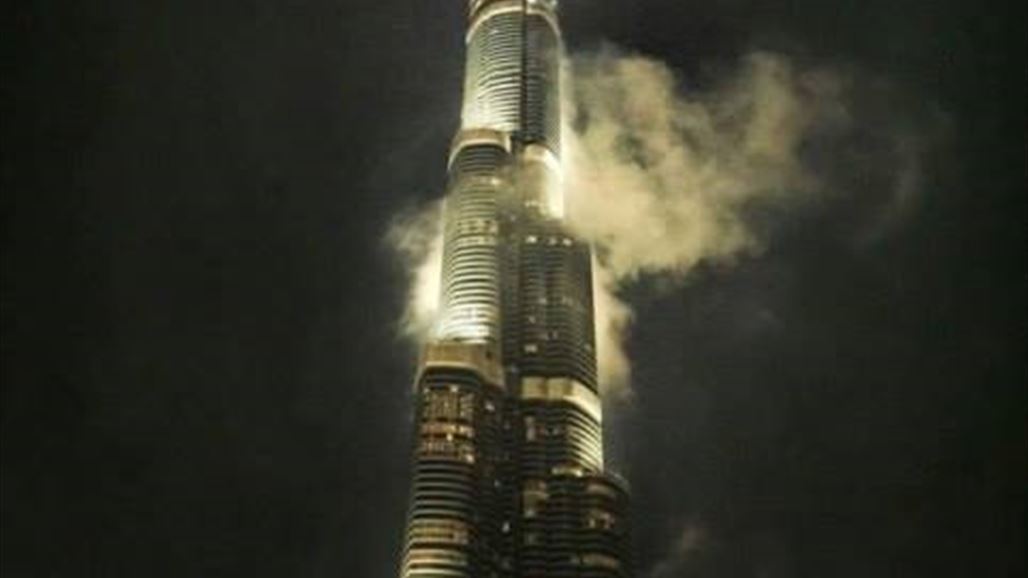 برج خليفة ينفث ضباباً على هيئة دخان حريق