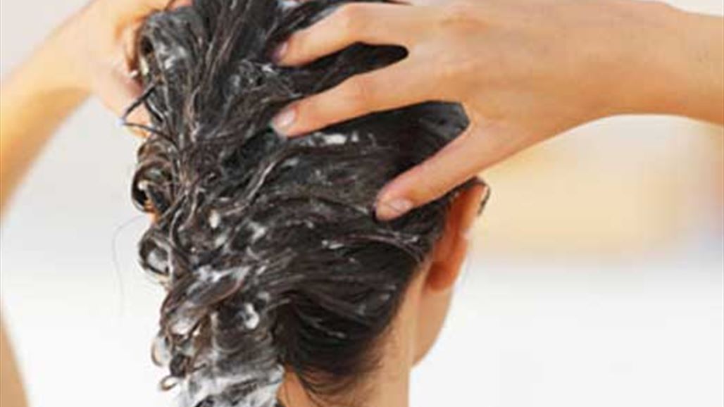 11 طريقة طبيعية للتخلص من قشرة الشعر