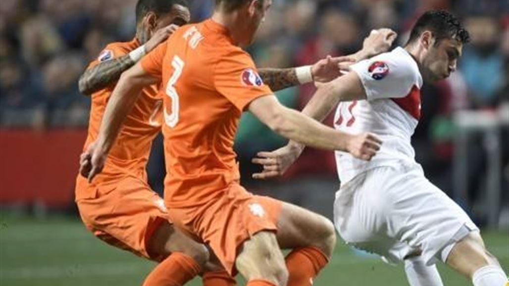 هولندا تتعادل إيجابيا مع تركيا في تصفيات يورو 2016