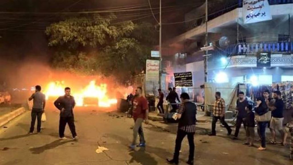 بالصور .. لحظة انفجار سيارة مفخخة في منطقة الكرادة ببغداد مساء السبت