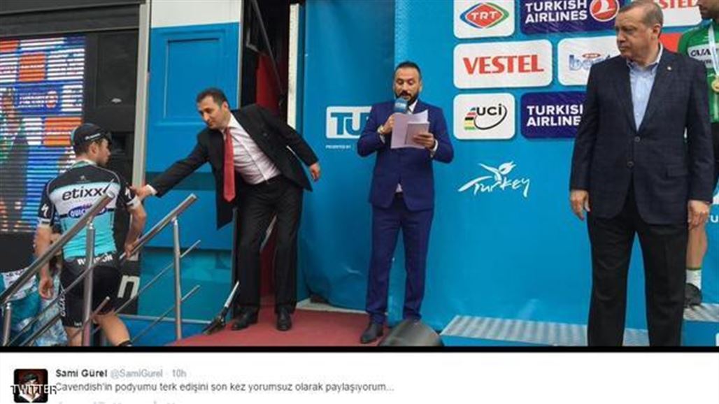 درّاج بريطاني يشعر بالملل من خطاب أردوغان فيغادر منصة التتويج