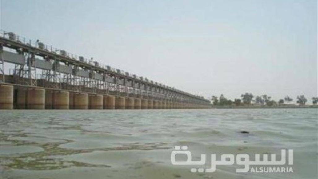 بالصور .. انخفاض مياه نهر الفرات بعد اغلاق "داعش" سدة الرمادي