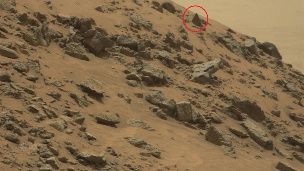 هرم فوق سطح المرّيخ