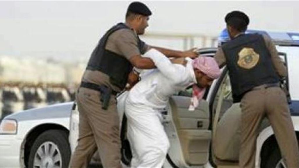 الداخلية السعودية تعلن اعتقال ثلاثة مشتبهين بحوزتهم أعلام "داعش" وكواتم