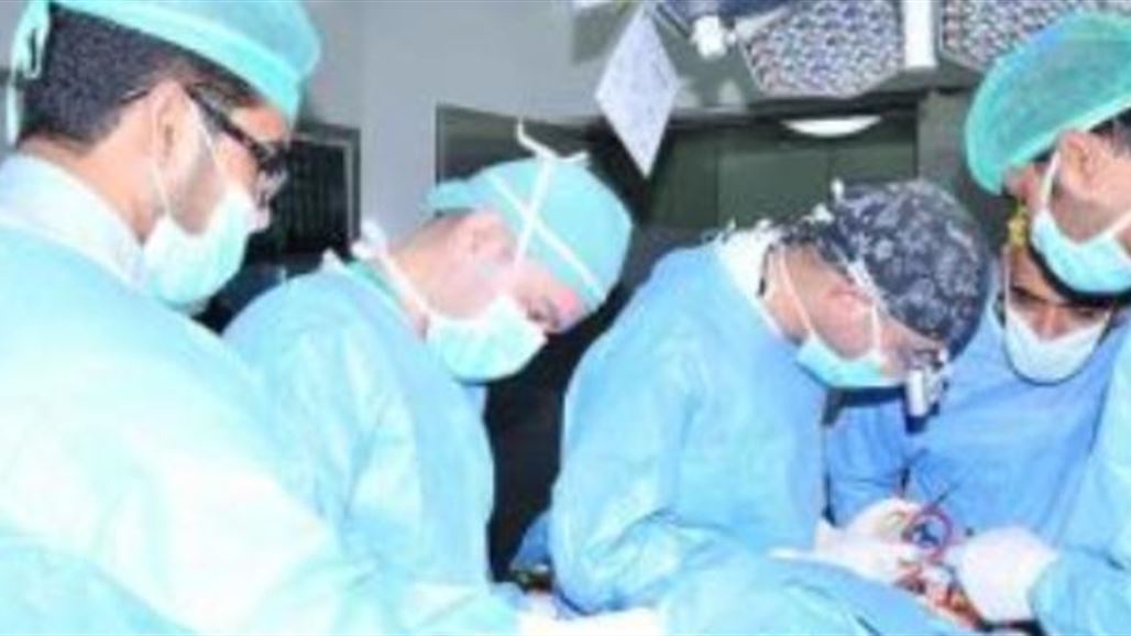 فريق طبي يرفع ورماً يزن 6.5 كغم من فوق مبيض امرأة في بغداد