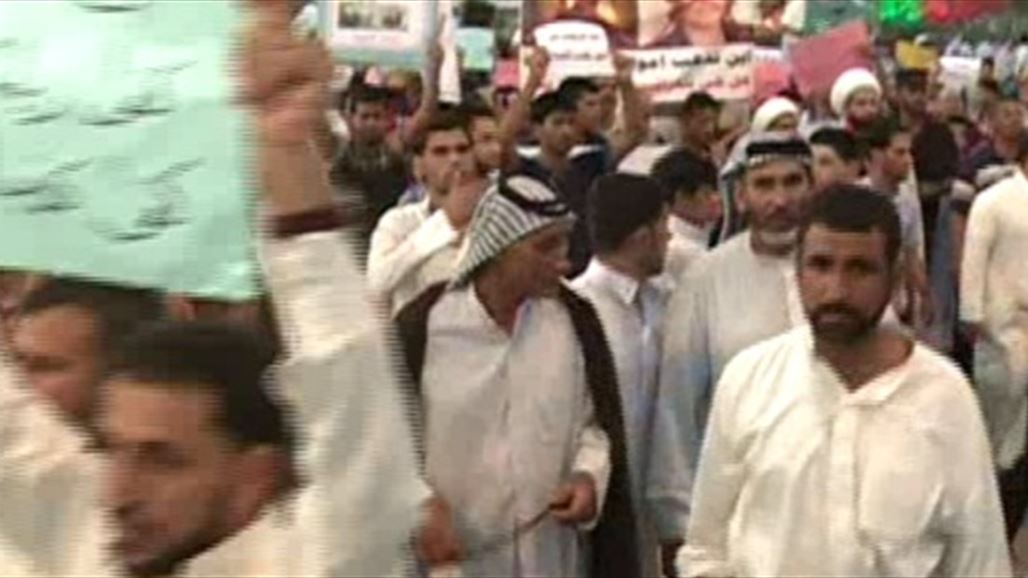 الآلاف يتظاهرون في السماوة للمطالبة بتنفيذ إصلاحات العبادي وحل مجلس المحافظة