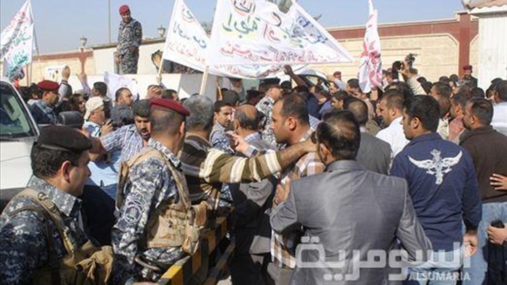 موظفو العقود بوزارة النفط يتظاهرون لليوم الثاني ببغداد للمطالبة بتثبيتهم على الملاك