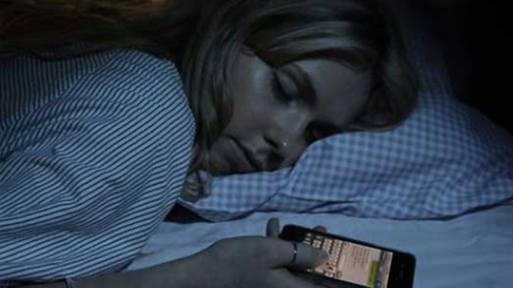 إحذر من تصفح هاتفك الذكي قبل النوم