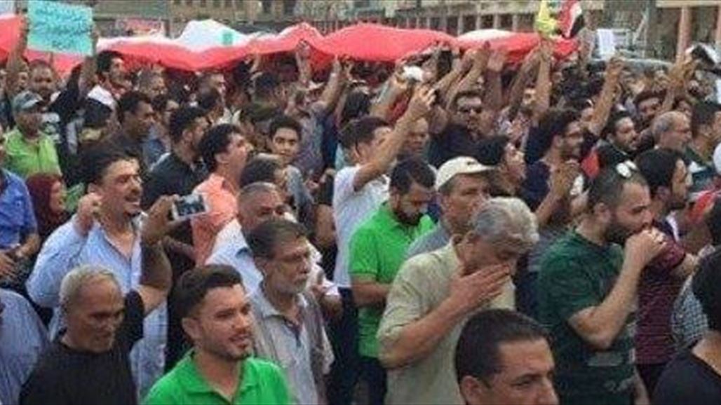 العشرات يتظاهرون في واسط للمطالبة بتعديل الدستور وتغيير النظام إلى رئاسي