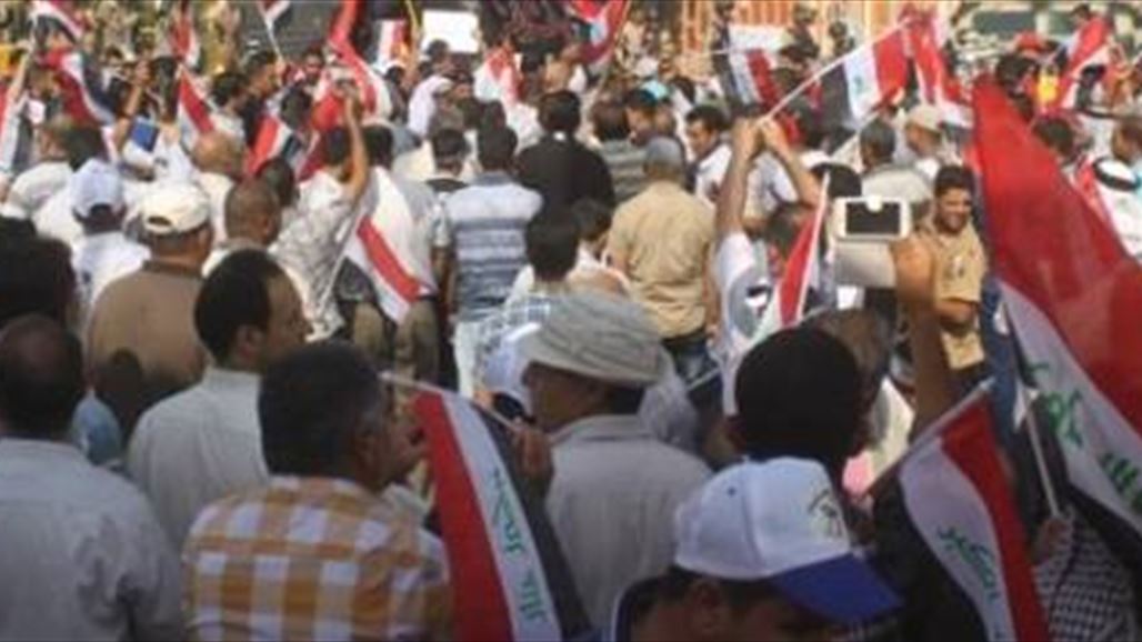 المئات من أهالي كربلاء يتظاهرون للمطالبة بإقالة المحمود ومحاسبته