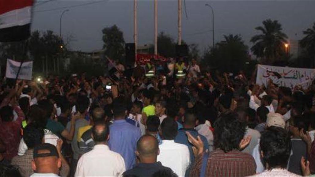 المئات يتظاهرون في البصرة للمطالبة بإجراء إصلاحات تشمل السلطة القضائية