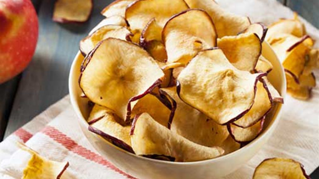 بالصور: وصفة شيبس التفاح اللذيذة بدلا من البطاطس