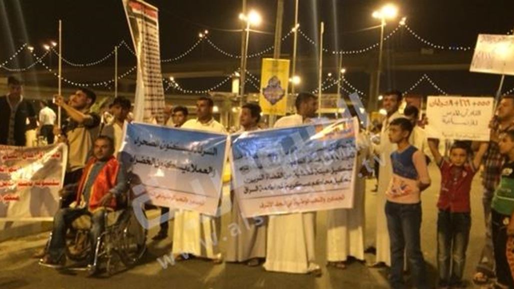 متظاهرو النجف يهتفون "نبات بالساحات" تعبيراً عن استمرارهم بالتظاهر
