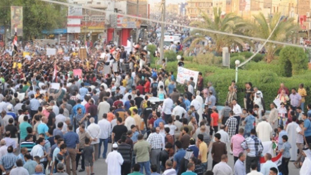 العشرات يتظاهرون وسط الناصرية لمطالبة العبادي بتنفيذ "وعوده"