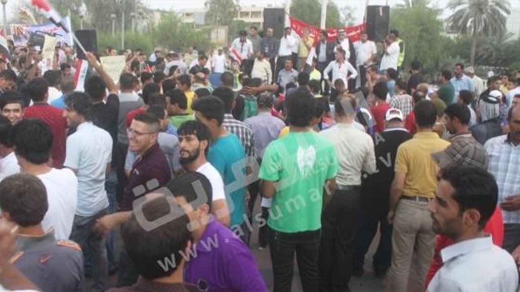 المئات يتظاهرون في البصرة للمطالبة بإجراء إصلاحات وتحسين الخدمات