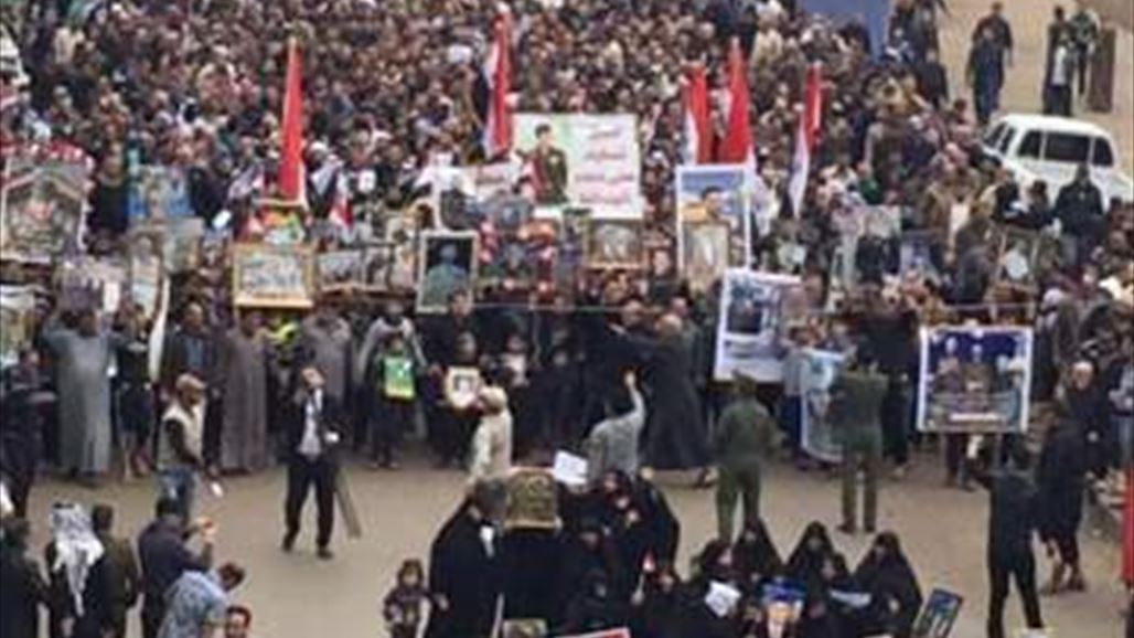 الآلاف يتظاهرون في بلد احتجاجاً على عودة أسر يتهمونها بالارتباط مع "داعش"
