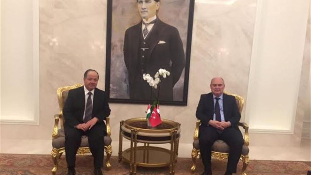 تركيا تستقبل البارزاني بالعلم الكردستاني الى جانب العلم العراقي