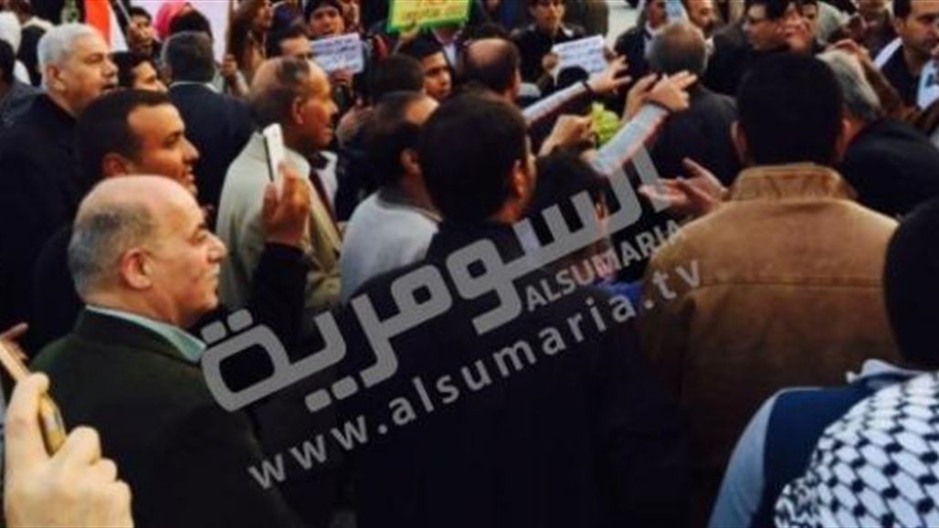 متظاهرون في كربلاء وبابل يطالبون بمزيد من الإصلاحات