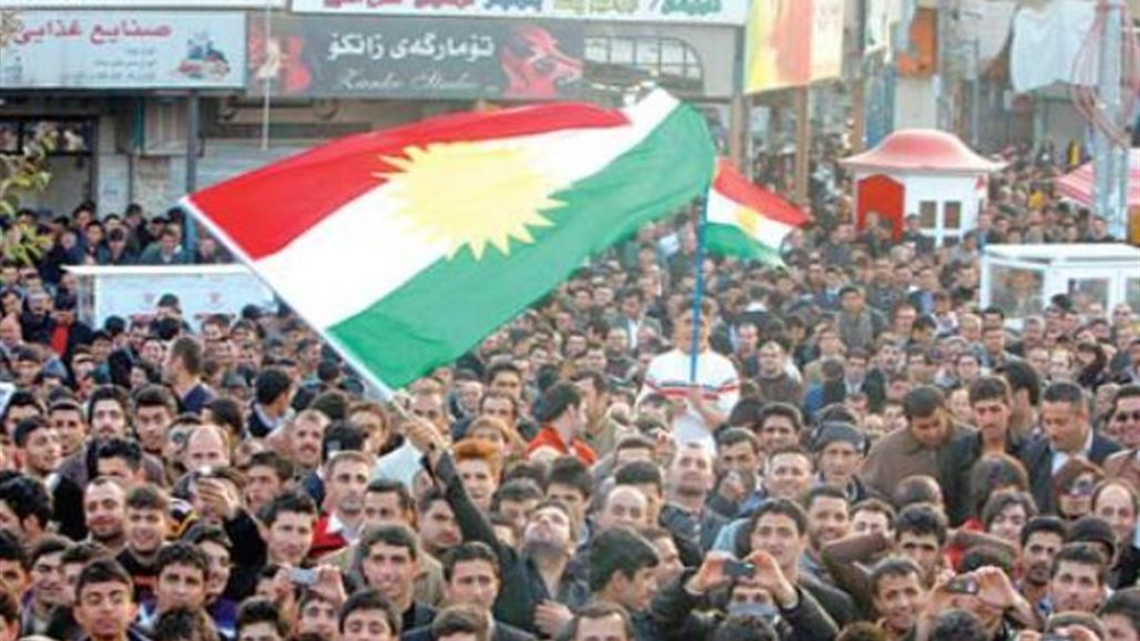 أساتذة الجامعات بكُردستان يتظاهرون على خفض الرواتب ويعتبرون سياسة الإقليم النفطية "فاشلة"