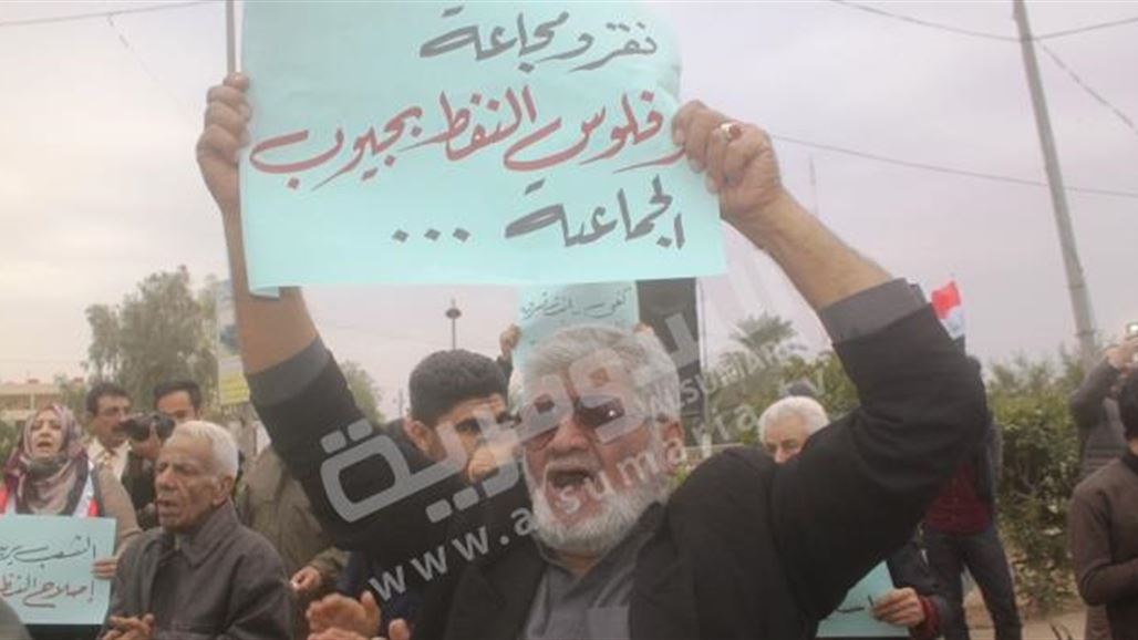 العشرات يتظاهرون في البصرة للمطالبة بإصلاحات ومحاكمة المسؤولين المتهمين بالفساد