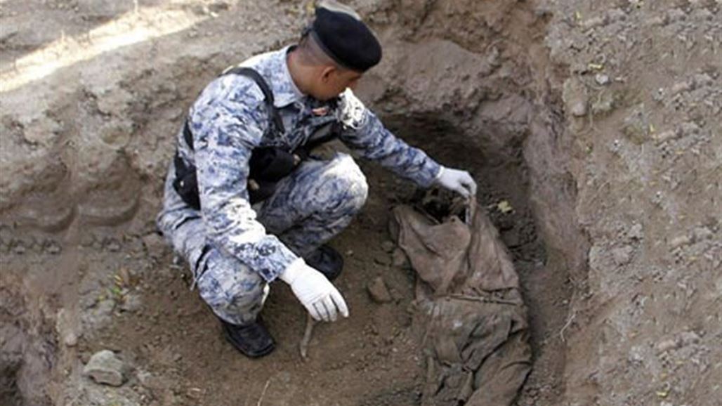 العثور على مقبرة جماعية لمنتسبين بحماية المنشأة شرق الرمادي