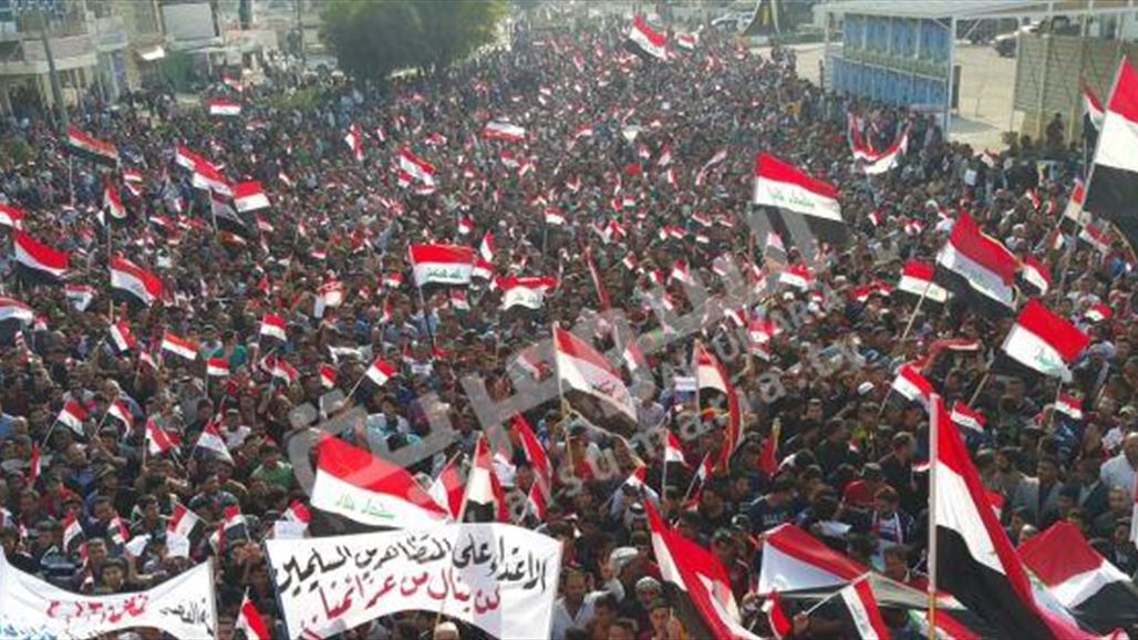 عشرات الآلاف يتظاهرون أمام مجالس محافظات واسط وكربلاء وبابل وميسان