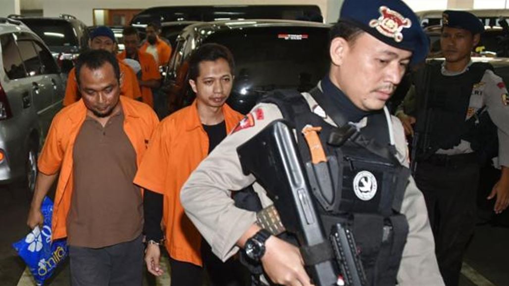 جاكارتا تعتقل 14 إندونيسياً حاولوا السفر لسوريا بينهم عائلة كاملة