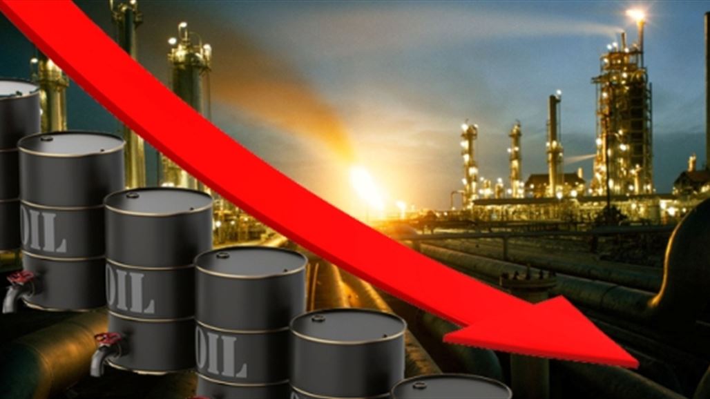 خسائر النفط مستمرة بفعل توقعات بتخمة في معروض البنزين