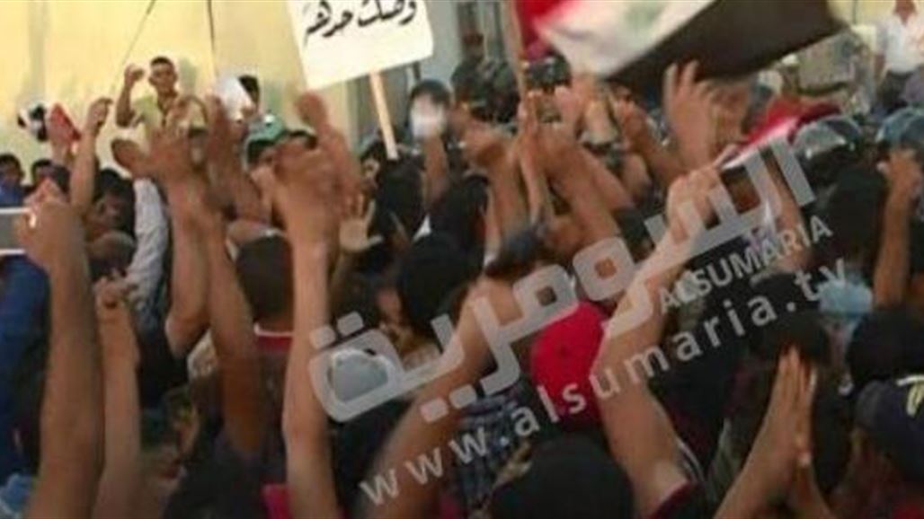 العشرات من موظفي العقود يتظاهرون وسط بغداد للمطالبة بتثبيتهم
