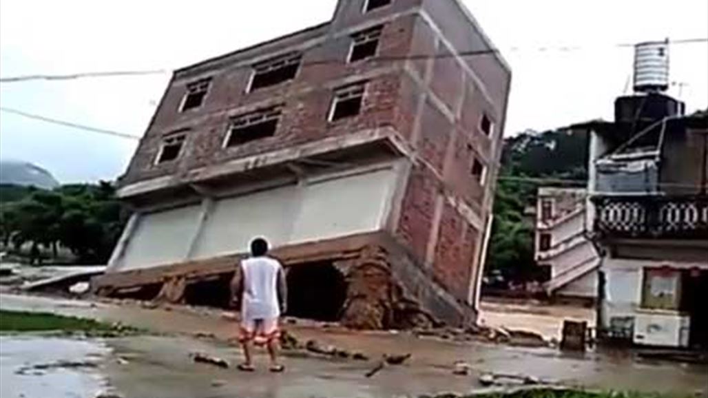  لحظة سقوط مبنى من ثلاثة طوابق في الصين