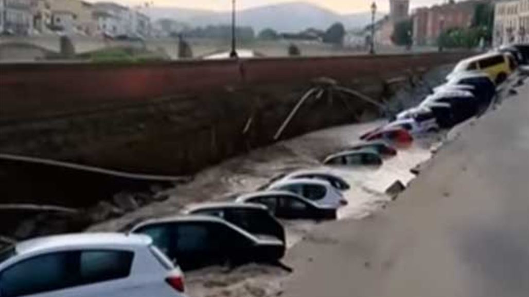 حفرة في إيطاليا تبتلع عشرات السيارات
