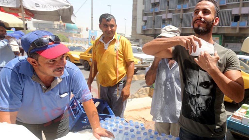 حر ورطوبة .. سكان بغداد يواجهون قيظ تموز بالنكتة والشاي المغلي
