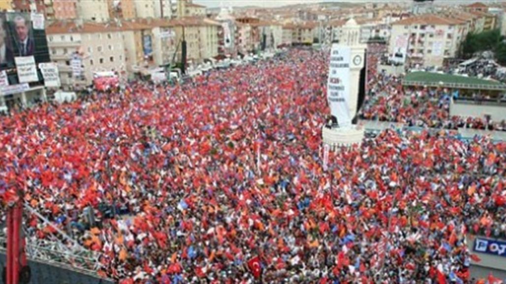 تظاهرة موحدة للمعارضة والحزب الحاكم وسط اسطنبول