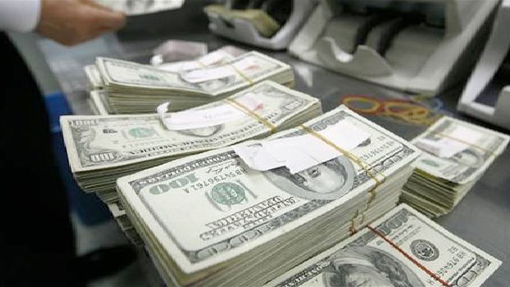 البنك المركزي يوافق على فتح المصارف الحكومية نوافذ لبيع الدولار النقدي للمسافرين
