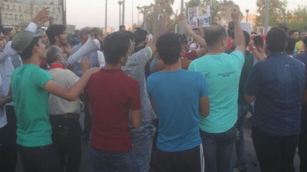 العشرات يتظاهرون في البصرة للمطالبة بإجراء إصلاحات