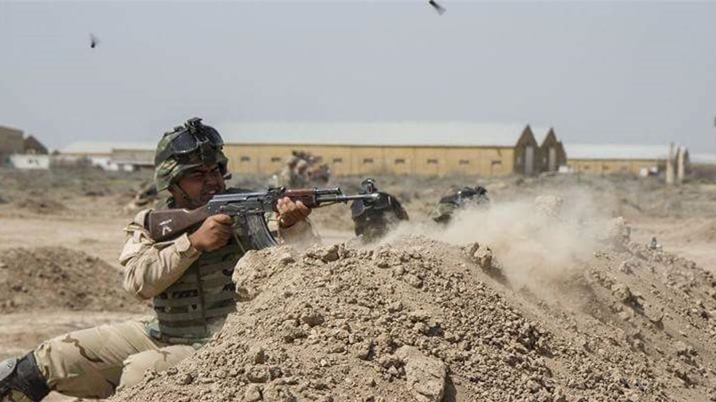 اشتباكات بين قوة عسكرية وخمسة انتحاريين هاجموا مقرا للجيش شمال بغداد
